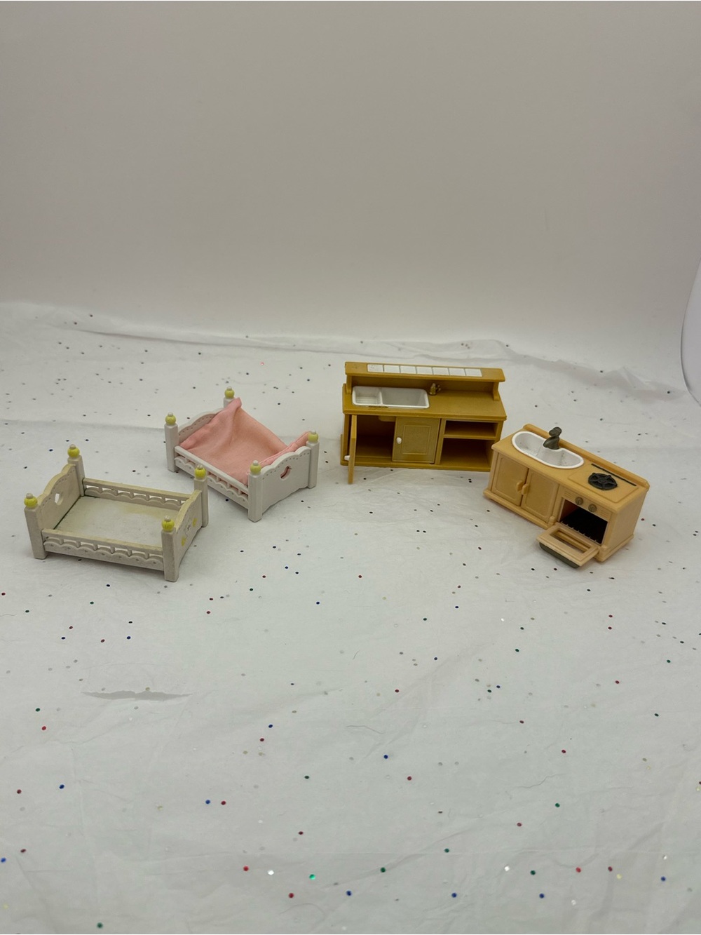 Calico Critters/ Sylvania Families   Dollhouse furniture Bundle (4 pieces total)